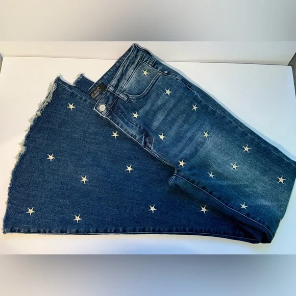 Judy Blue Medium Blue Star-Embellished Flare Jeans - Picture 1 of 4